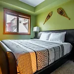 Renovated Condo, 2Br, 2Ba, Heated Pool, 3 Hot Tubs, Pets Welcome!
